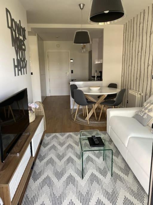 Precioso Apartamento Con Terraza Y Piscina En Portonovo-Sanxenxo エクステリア 写真