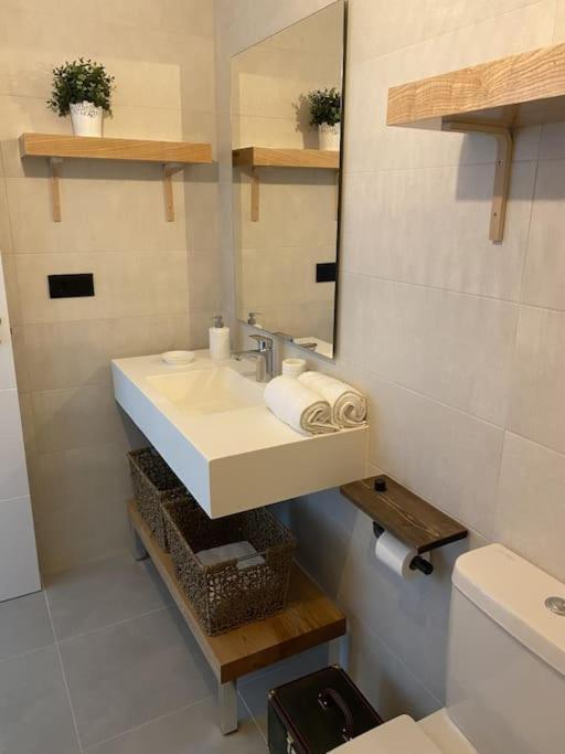Precioso Apartamento Con Terraza Y Piscina En Portonovo-Sanxenxo エクステリア 写真